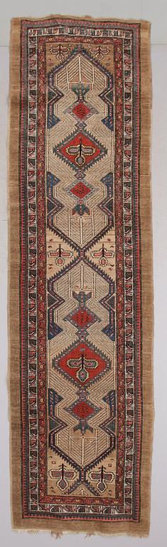 GALLERIMATTA, orientalisk. Ca 325 x 90 cm.