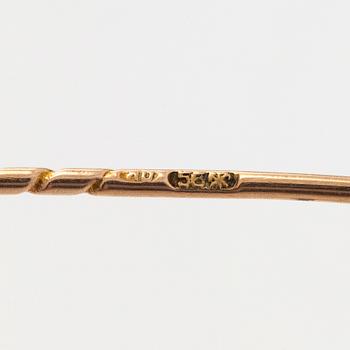 Brooch, faceted pyrope garnet, 14K (56) gold, St. Petersburg, late 19th century.