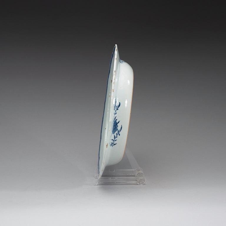 A blue and white tureen stand, Qing dynasty Qianlong (1736-95).