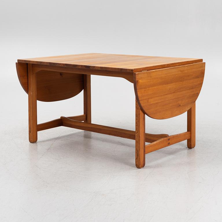 Carl Malmsten, a pinewood dining table with drop leaves, second part of the 20th Century.