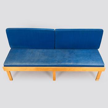 Soffbänk, modell E1295, design Arteks ritkontor, för O.Y Huonekalu-ja Rakennustyötehdas A.B. 1957.