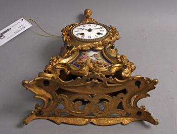 BORDPENDYL, Louis XV-stil, 1800-talets andra hälft.