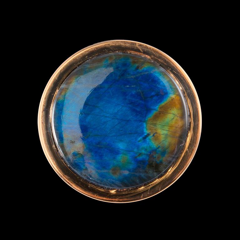 Elis Kauppi, A RING, gold 14K with spectrolite, Kupittaan Kulta, 1960´s. Weight 14 g.