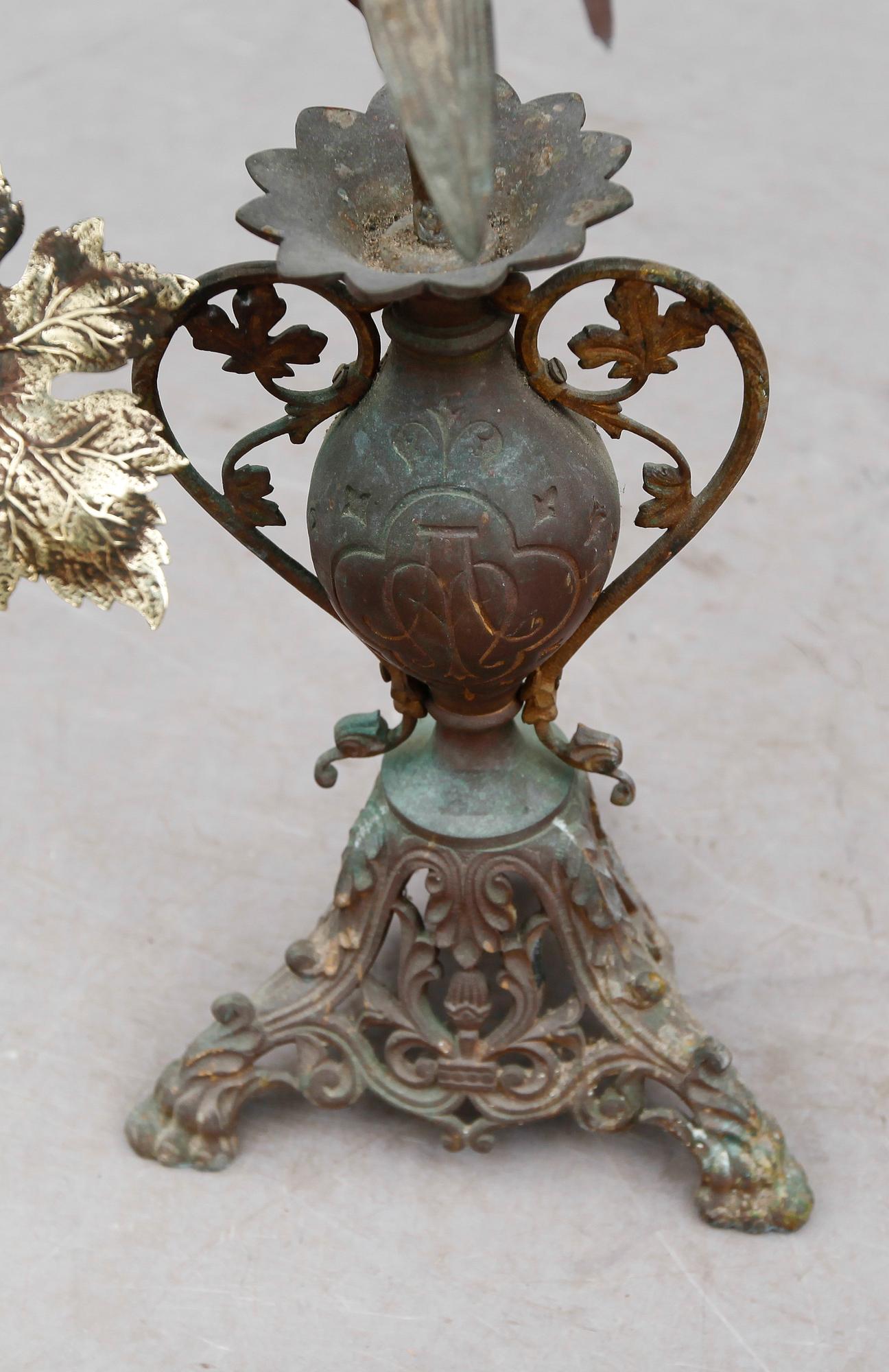 KANDELABRAR, 1 par, gjutjärn och mässing, sannolikt Frankrike, Louis XIV-stil, 1800-tal.
