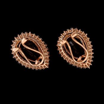 ÖRHÄNGEN, 1 par, 18K roséguld, rosa morganiter tot ca 6.35 ct, diamanter tot ca 1.27 ct.
