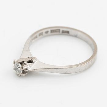 Ring, 18K white gold with brilliant-cut diamond.