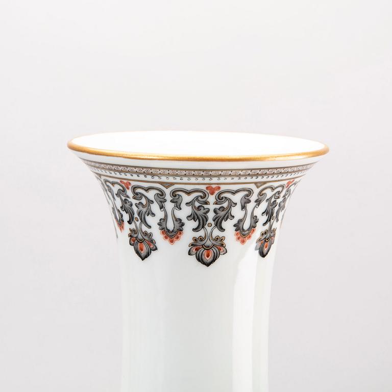 A Chinese porcelain vase  1960/70s.