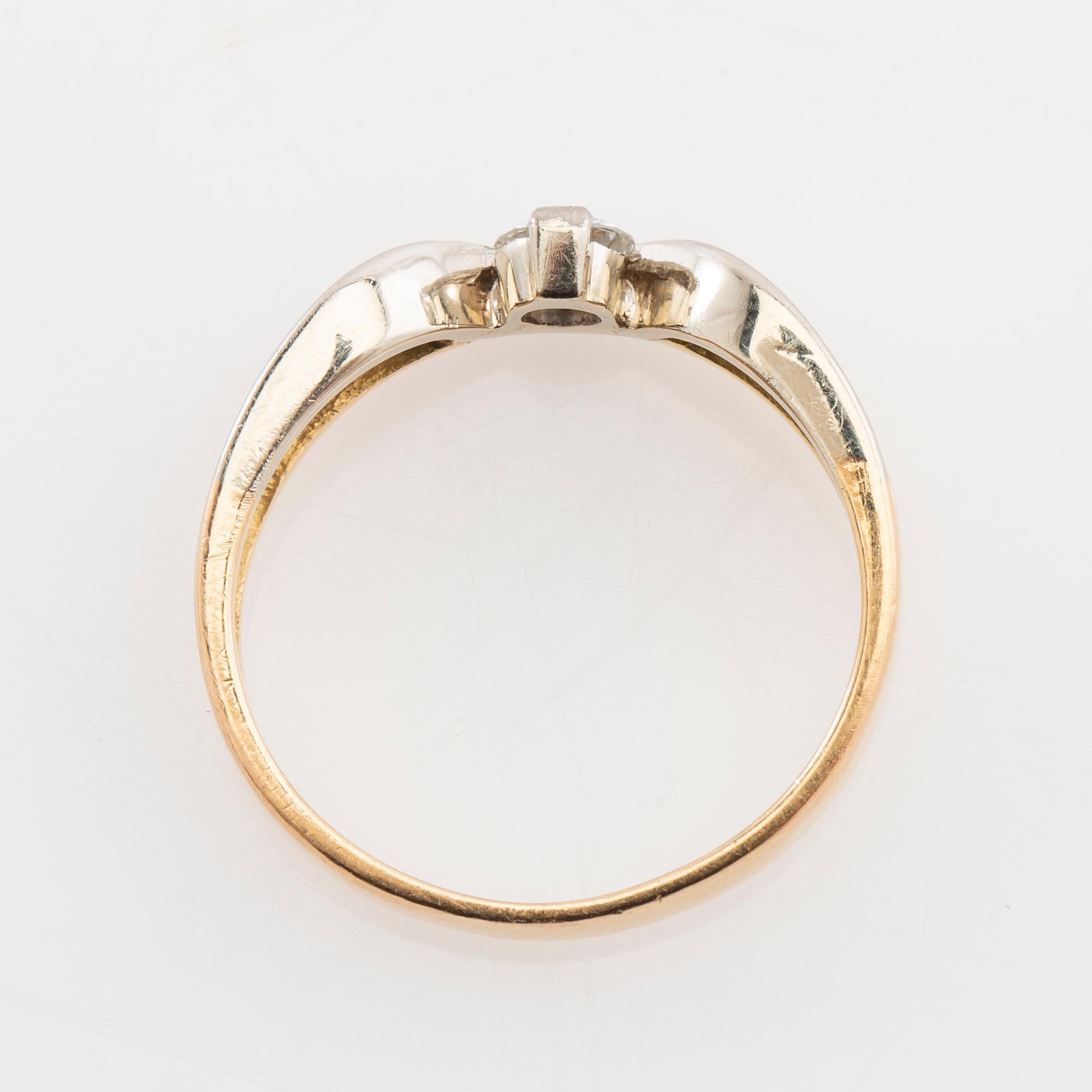 Ring 18K rött och vitt guld med en rund briljantslipad diamant, Raiteri & Carrero Valenza Italien.