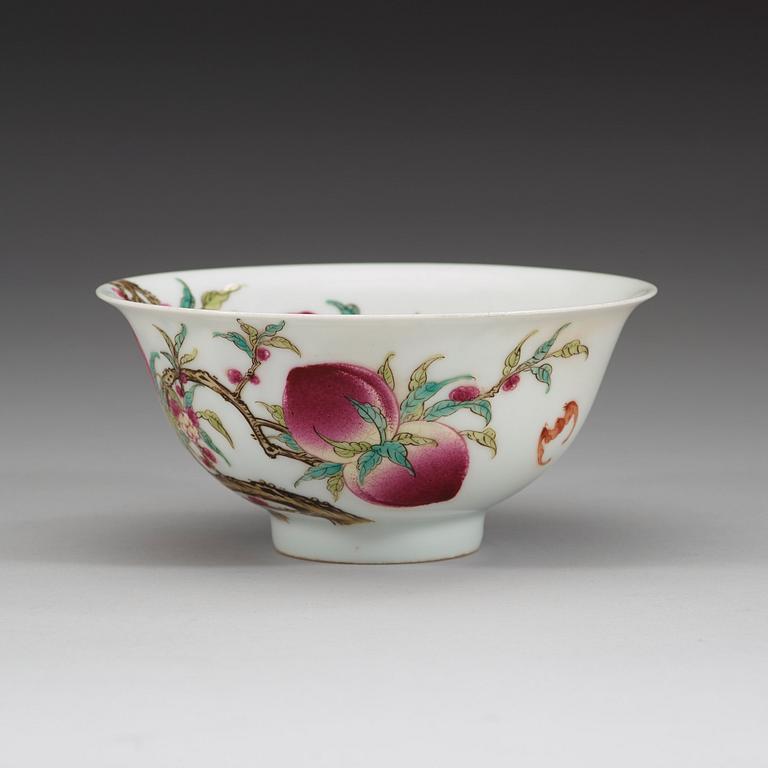 SKÅL, porslin. Troligen Republik (1912-1949).