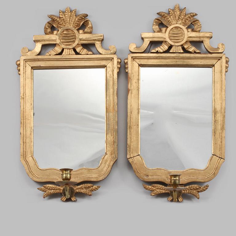 SPEGELLAMPETTER, ett par, gustaviansk stil, 1900-tal.