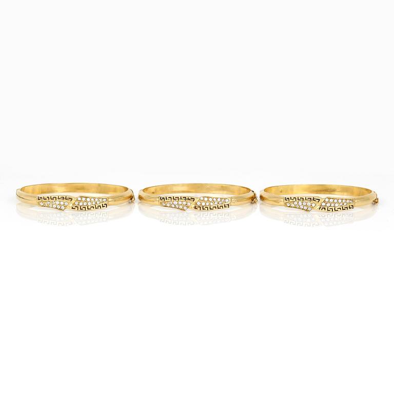 ARMRINGAR, 3 st, 18K guld med små vita stenar, sannolikt Frankrike. Total vikt ca 32 g.