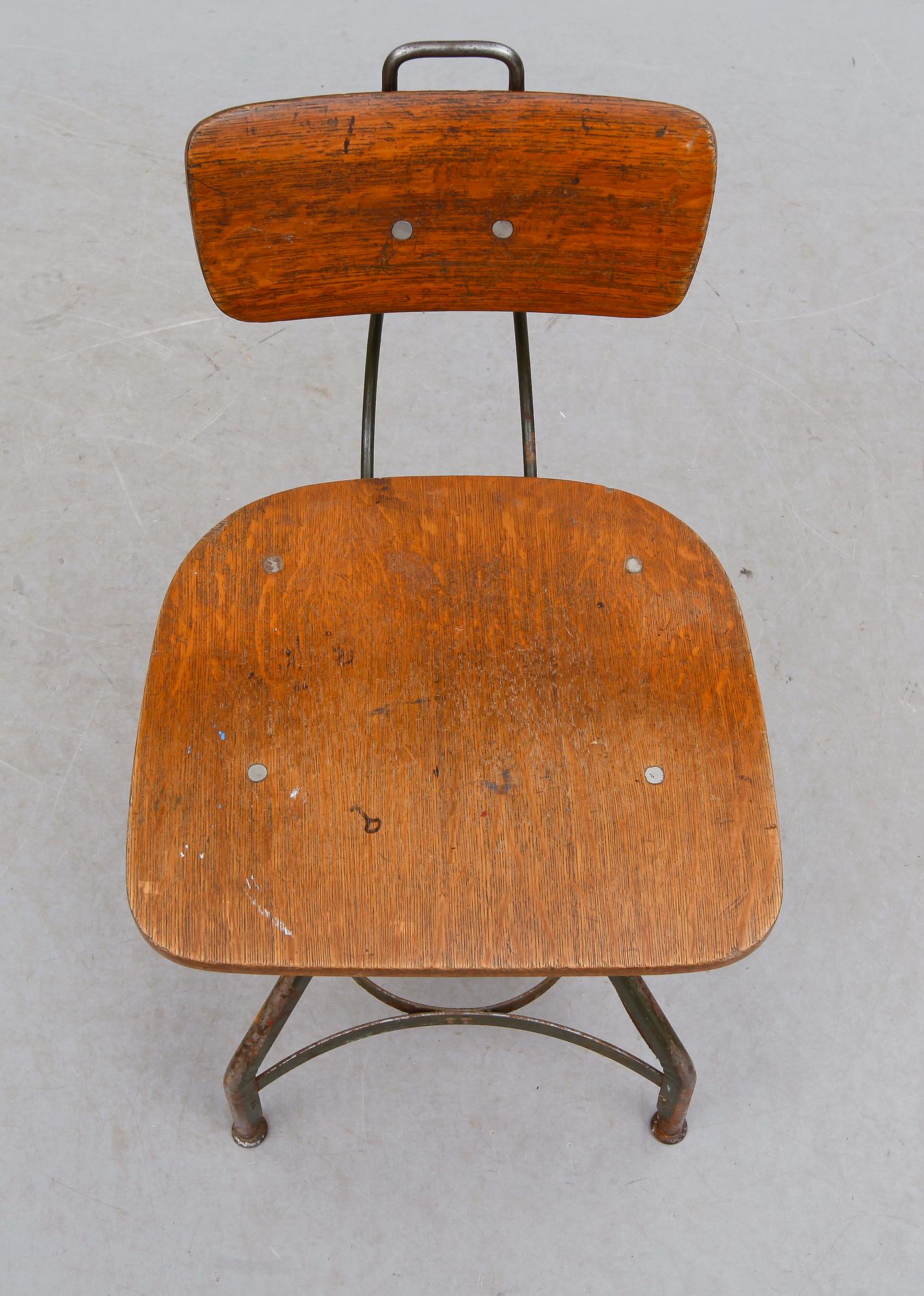 INDUSTRISTOL, 1900-talets första hälft.