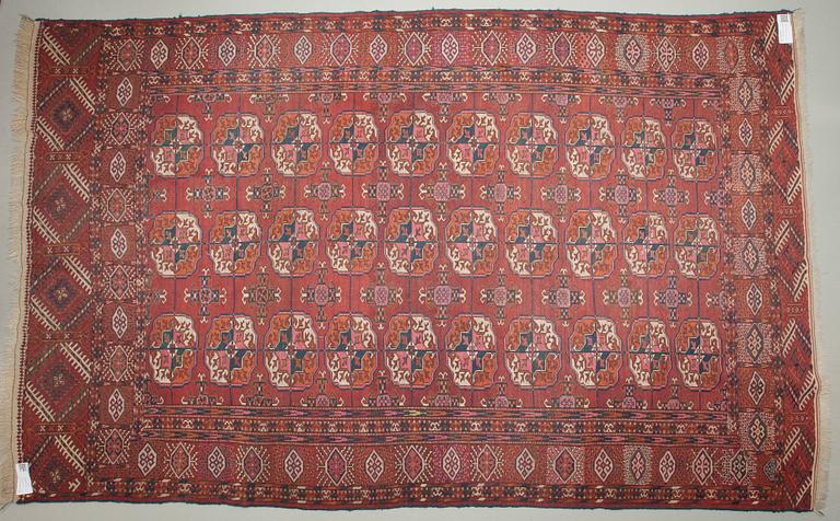 MATTA, Turkmen, ca 230x143 cm.