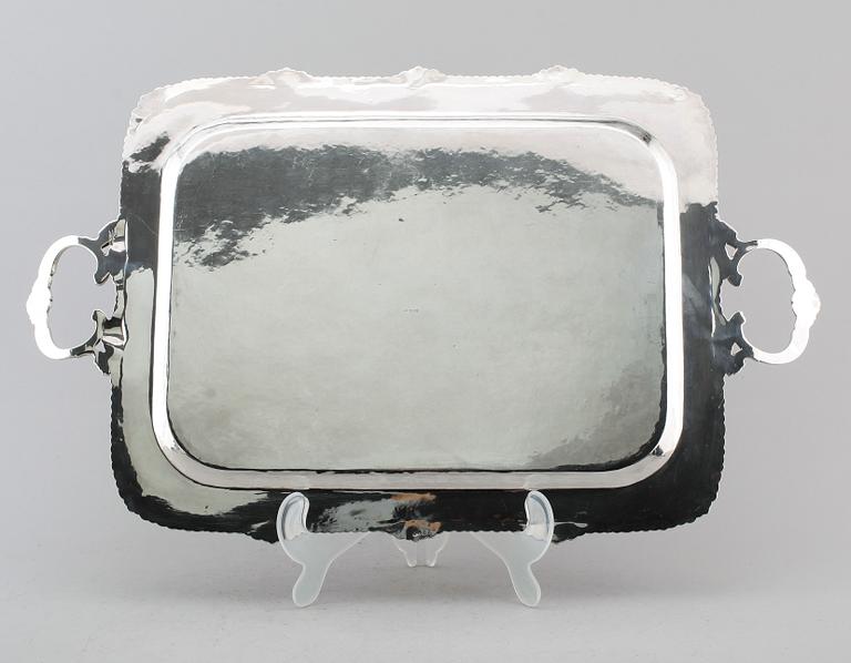 BRICKA, silver 925, svenska importstämplar, 1900-talets första hälft. Vikt ca 2863 g.