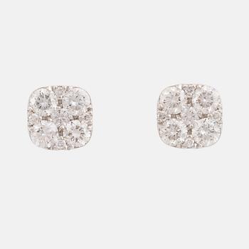 Brilliant cut diamond earrings.