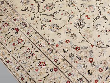 A Kashan carpet, ca 393 x 290 cm.