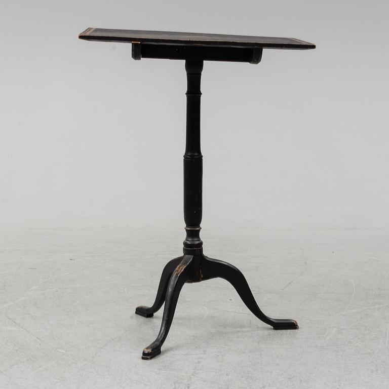 A Swedish tilt top table, attributed to Johan Nils Asplind (Falun 1783-1820).