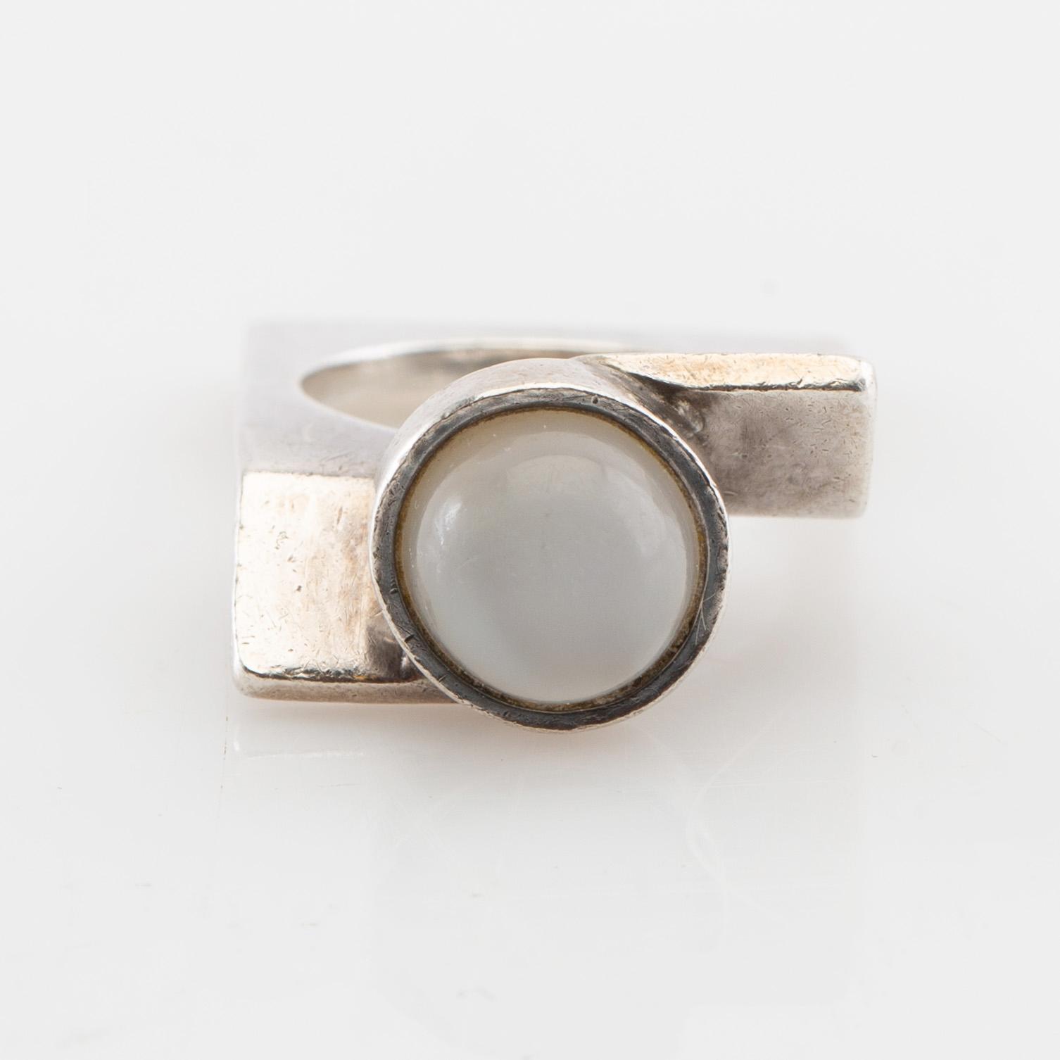 Pelle B, Ring in silver with a cabochon-cut moonstone, Hugo Belving Malmö 1967.