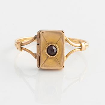 An 18K gold ring.