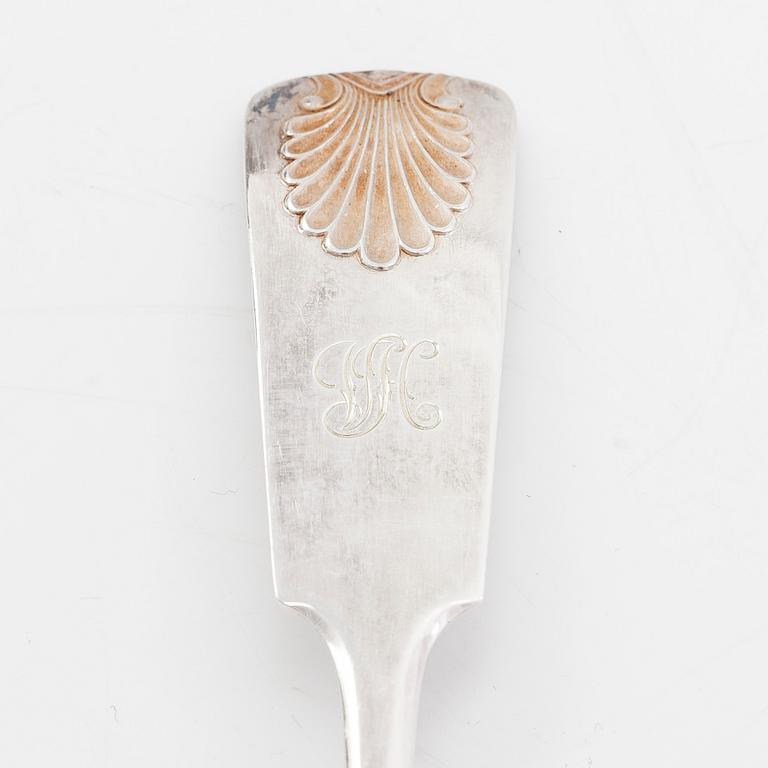 Bestickuppsättning, 38 dlr, silver, "Musslan", Auran Kultaseppä, Åbo 1951-57. Besticklåda.