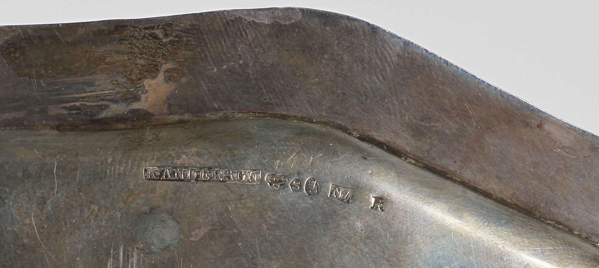 BÄGARE, 2 st samt FAT, silver, K. Anderson resp GAB, 1906-24.