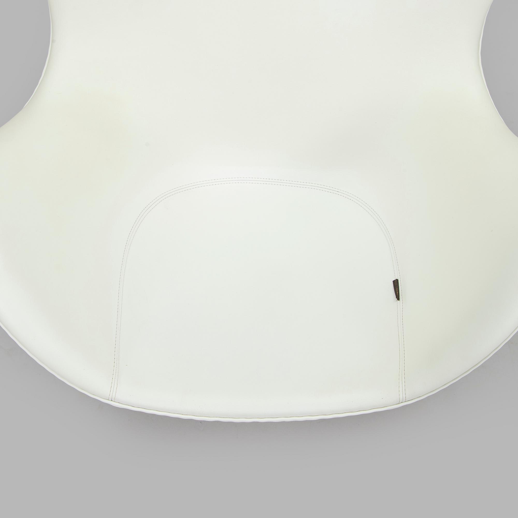 Arne Jacobsen, nojatuoli, "Egg", Fritz Hansen, Tanska 2018.