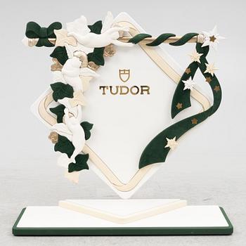 Display material, three pieces, Tudor.