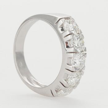 RING, vitguld 14K, 5 briljantslipade diamanter, tot. 2,00 ct,
4,8 g. Intyg 251.