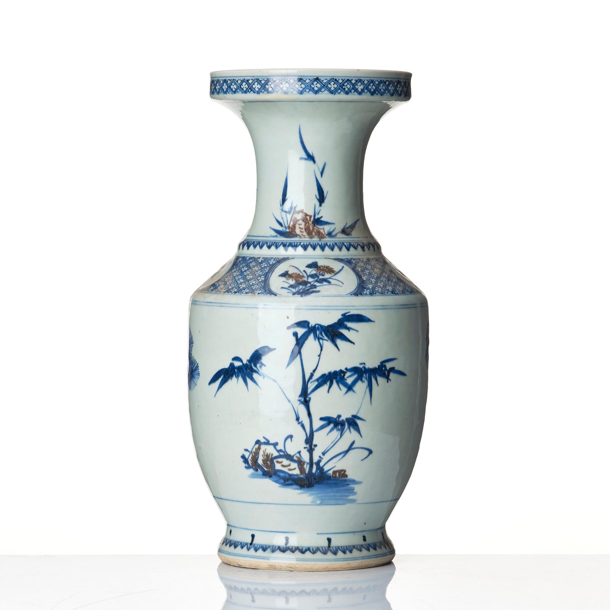 A blue and white and iron red vase. Qing dynasty, 19th century.