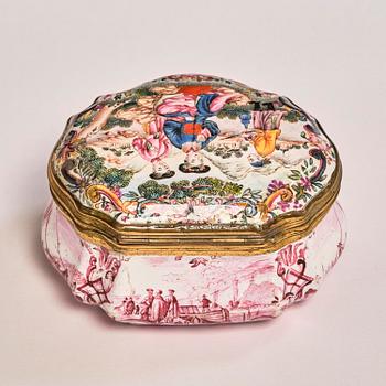 An enamel box with cover, Qing dynasty, 18th century.