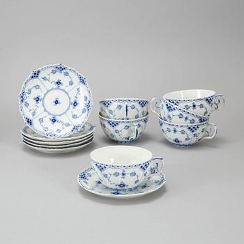 TEKOPPAR med FAT, 6 st, porslin, "Musselmalet helblond", Royal Copenhagen, Danmark.