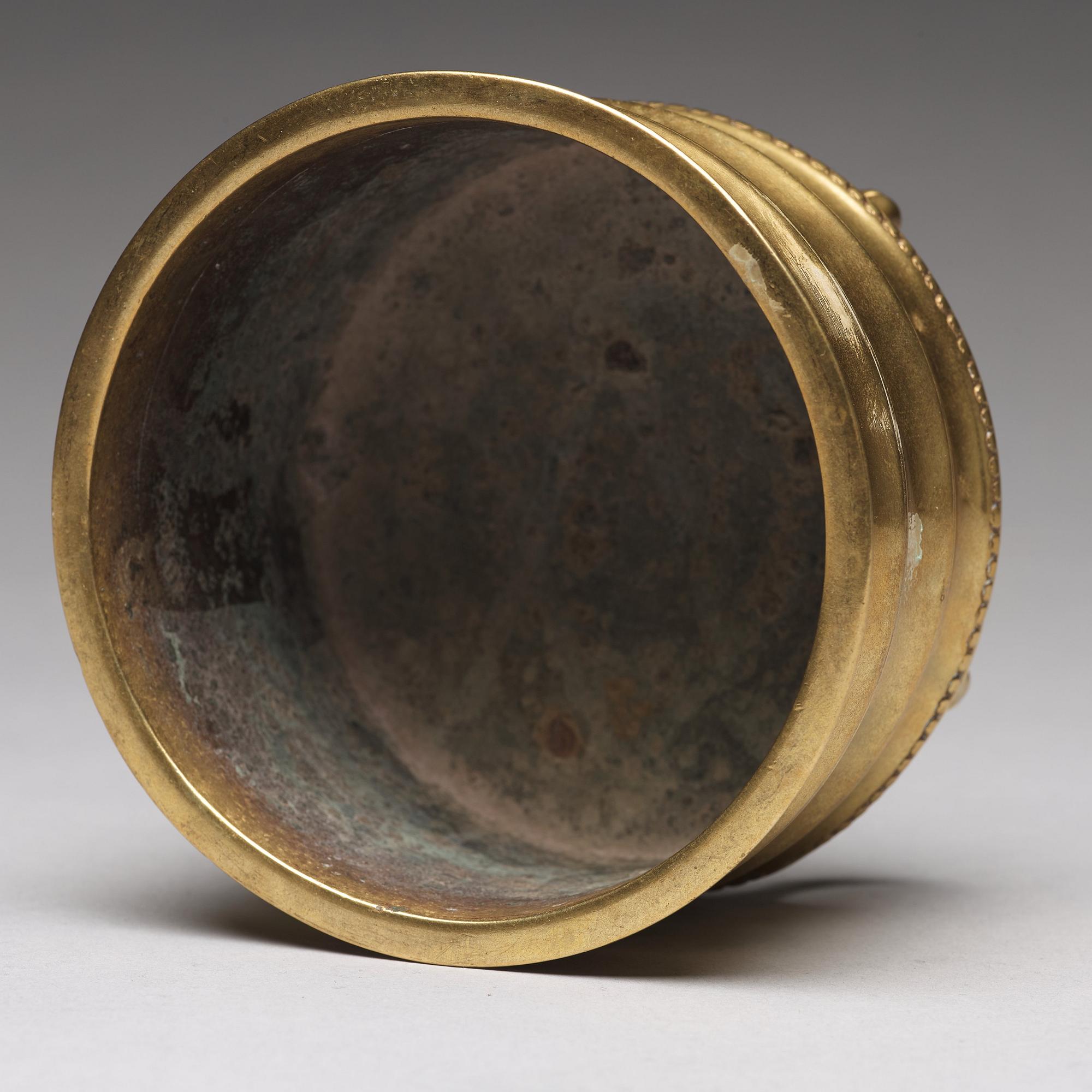 A bronze incense burner, Qing dynasty.