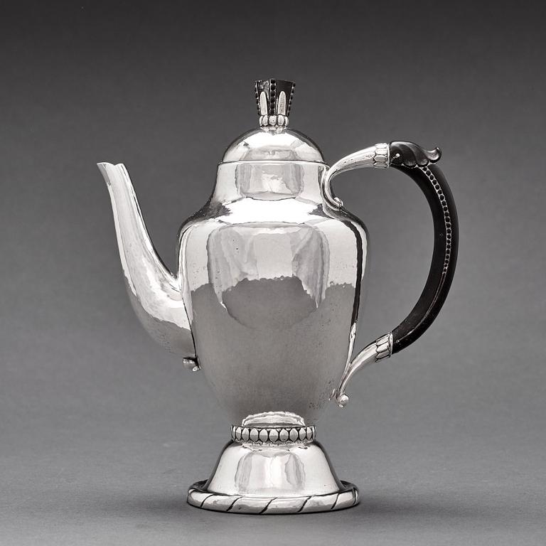 Georg Jensen, a 4 pieces coffee and tea service, Copenhagen 1915-19, 830/1000 silver. Design nr 88.