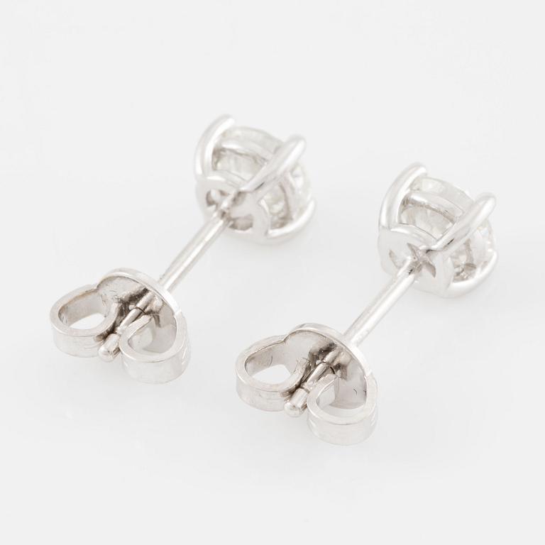 Earrings, 18K white gold set with brilliant-cut diamonds.