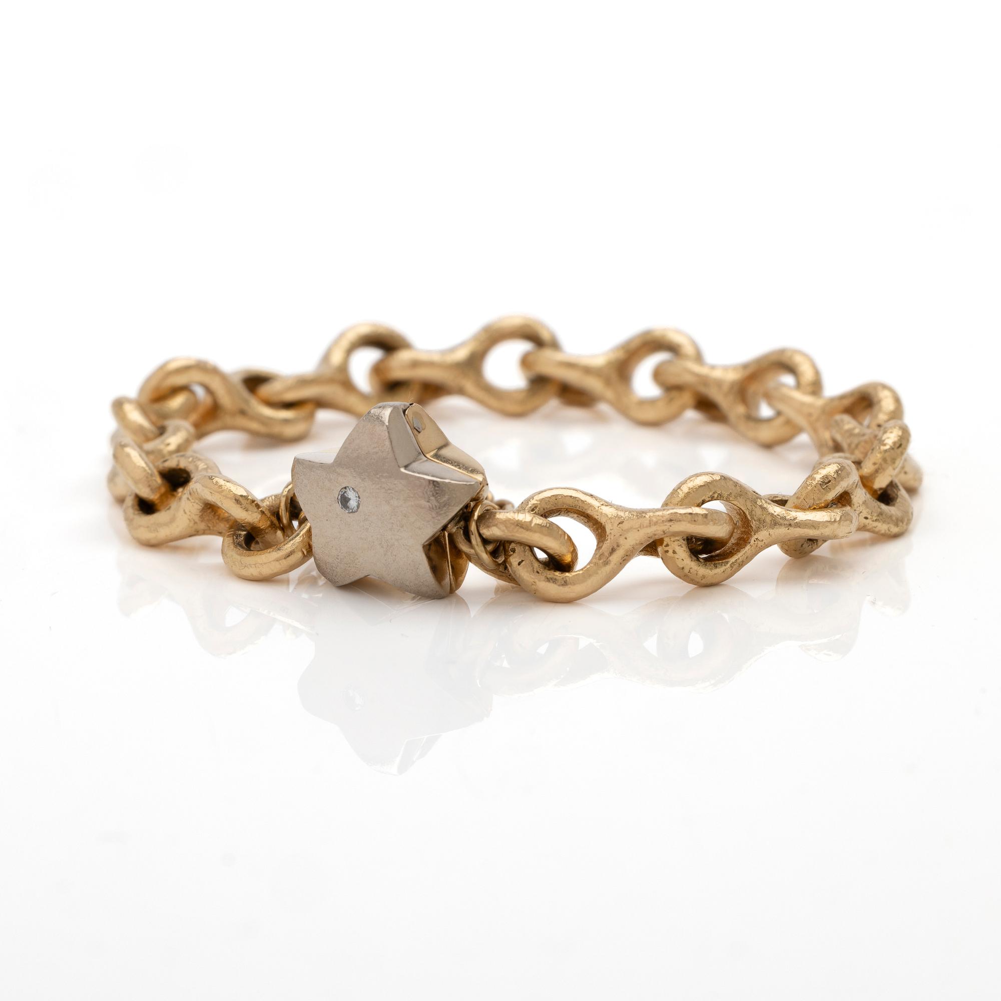Armband 18K guld med en diamant.