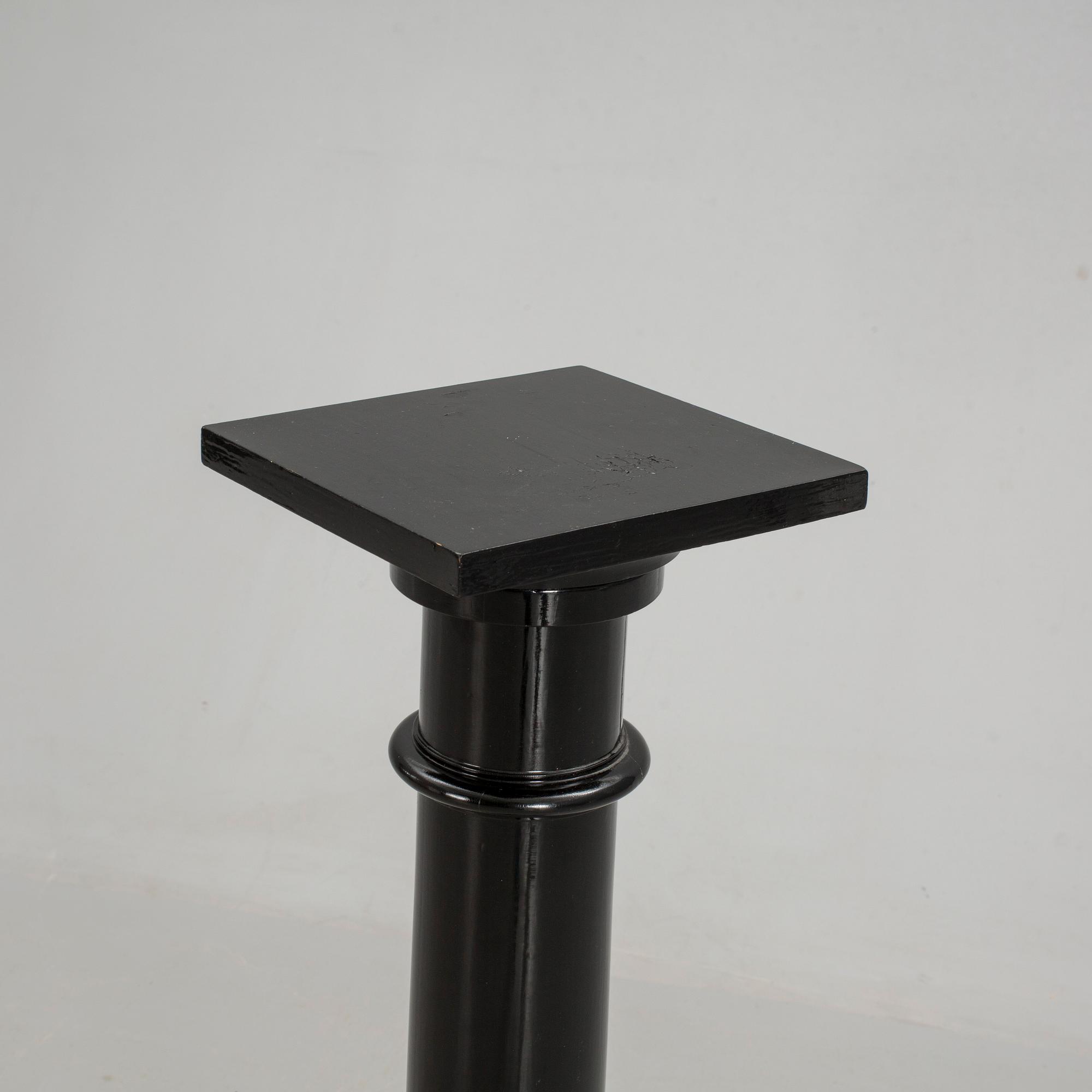 PIEDESTAL, 1900-tal.