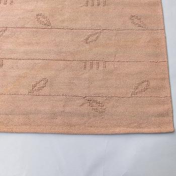 Rauha Vuorio-Aarnio, hårgarnsmatta, 1950-tal. Ca 245x165 cm.