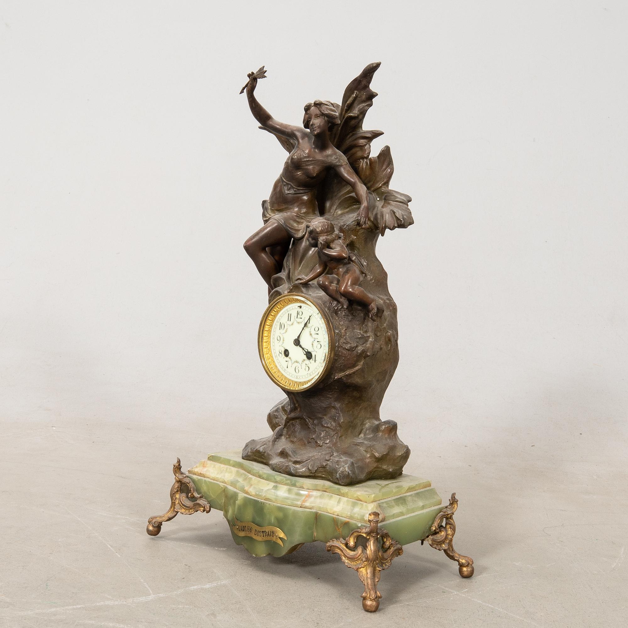 Table pendulum Louis XV style, early 20th century.