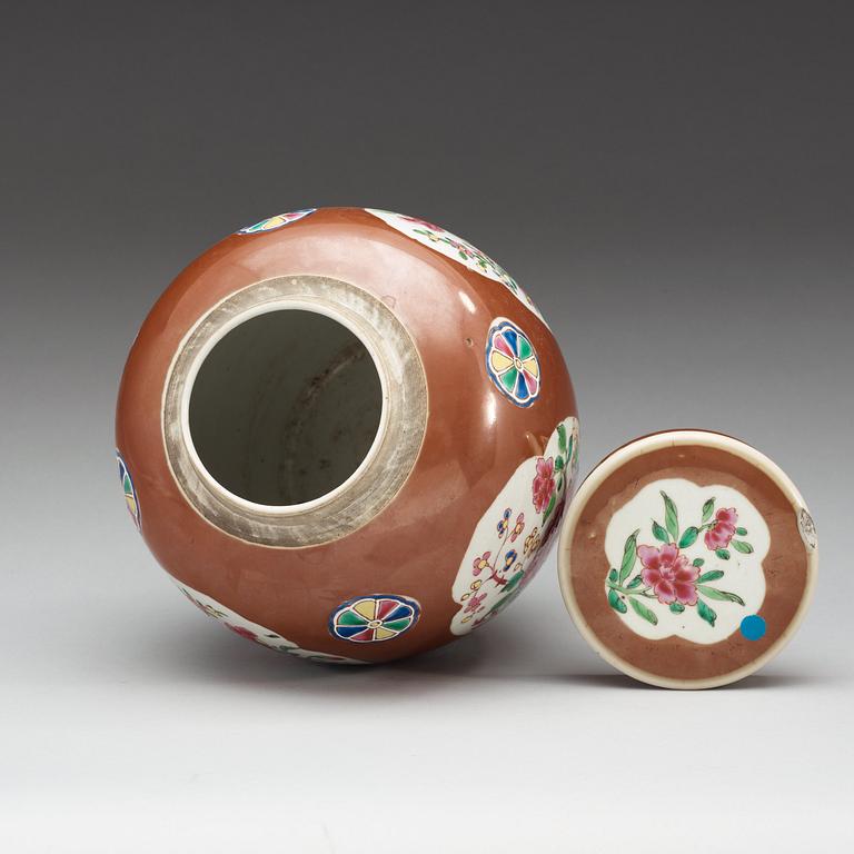 KRUKA med LOCK, porslin. Qing dynastin.