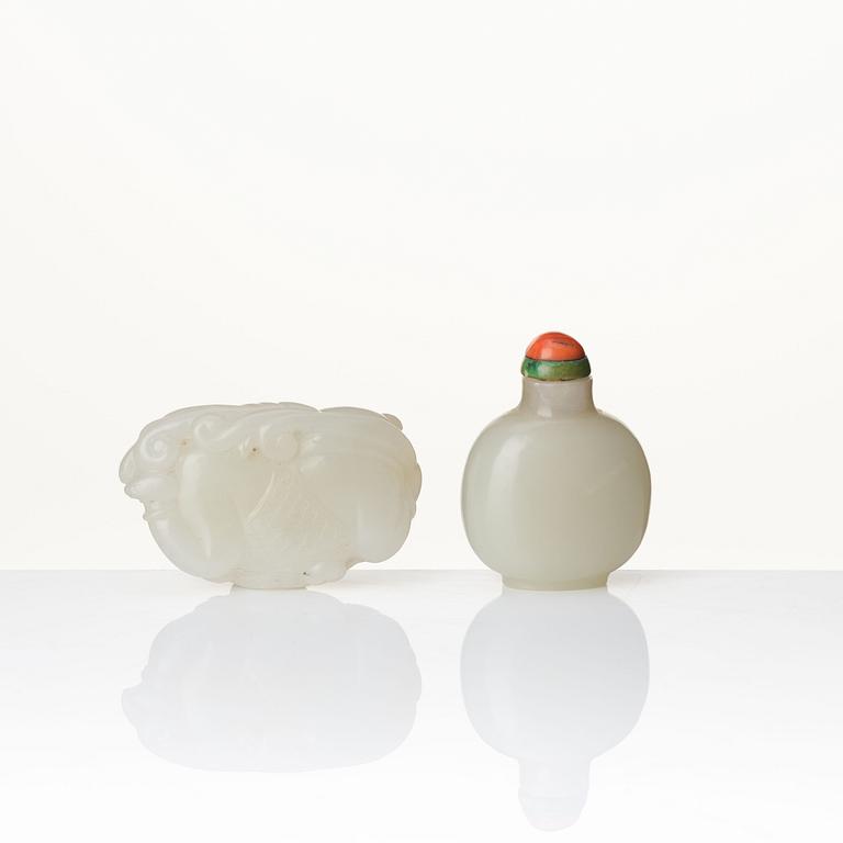 A jade pendant and snuff bottle, Qing dynasty.