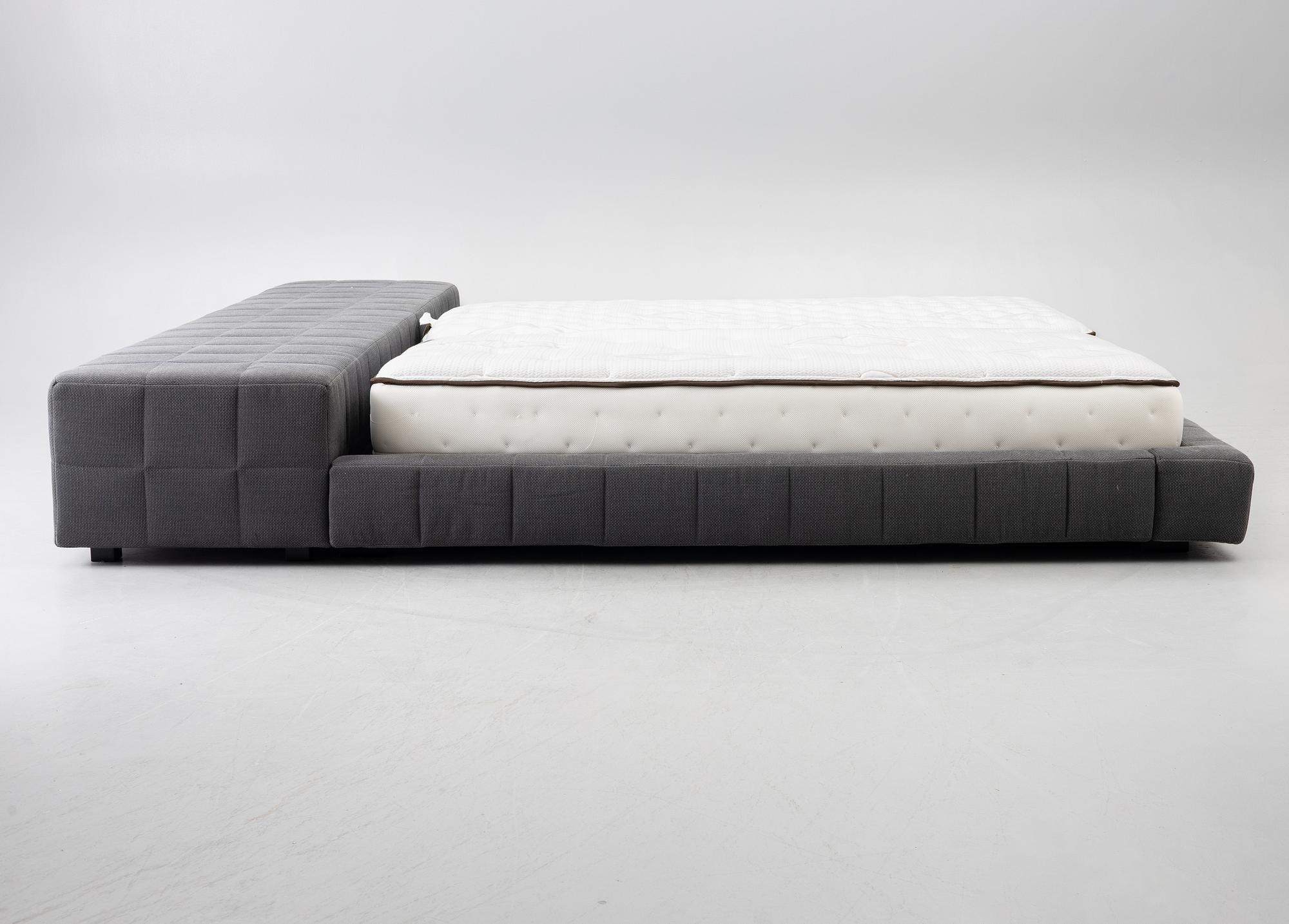 Giuseppe Viganò, a 'Squaring' bed, Bonaldo, Italy.