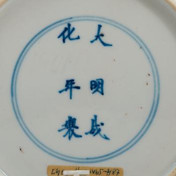 A famille verte dish, Qing dynasty with Chenghua six character mark, Kangxi (1662-1722).