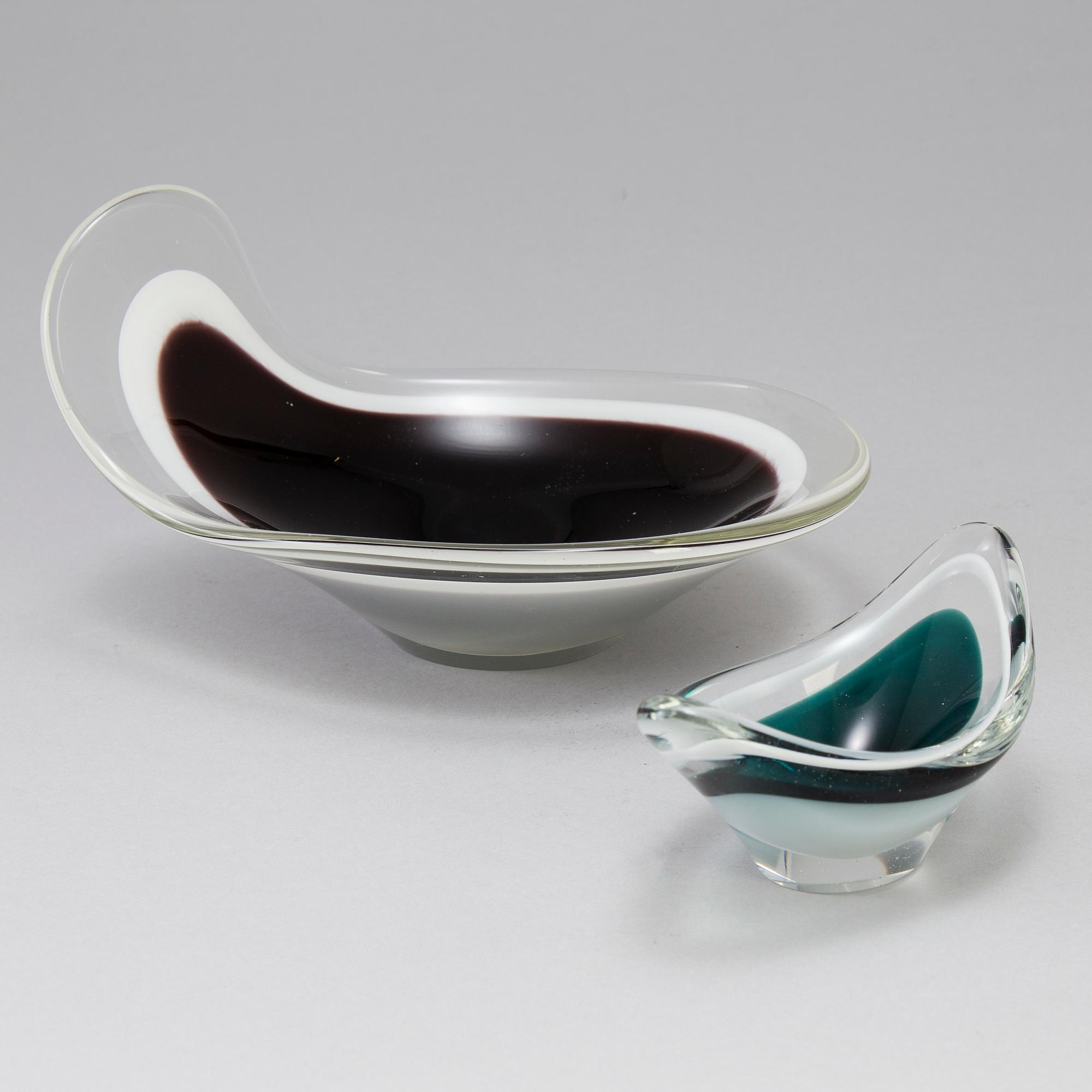 A pair of PAUL KEDELV 'Coquille' glas bowls for Flygsfors, signed and dated -55 and -56.