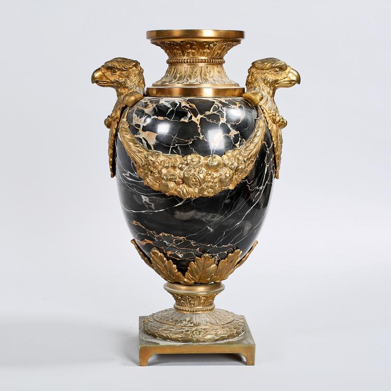 URNA, Louis XVI-stil, 1900-talets första hälft.