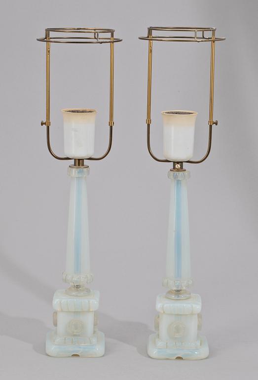 BORDSLAMPOR, ett par, glas, Murano Italien. 1900-tal.