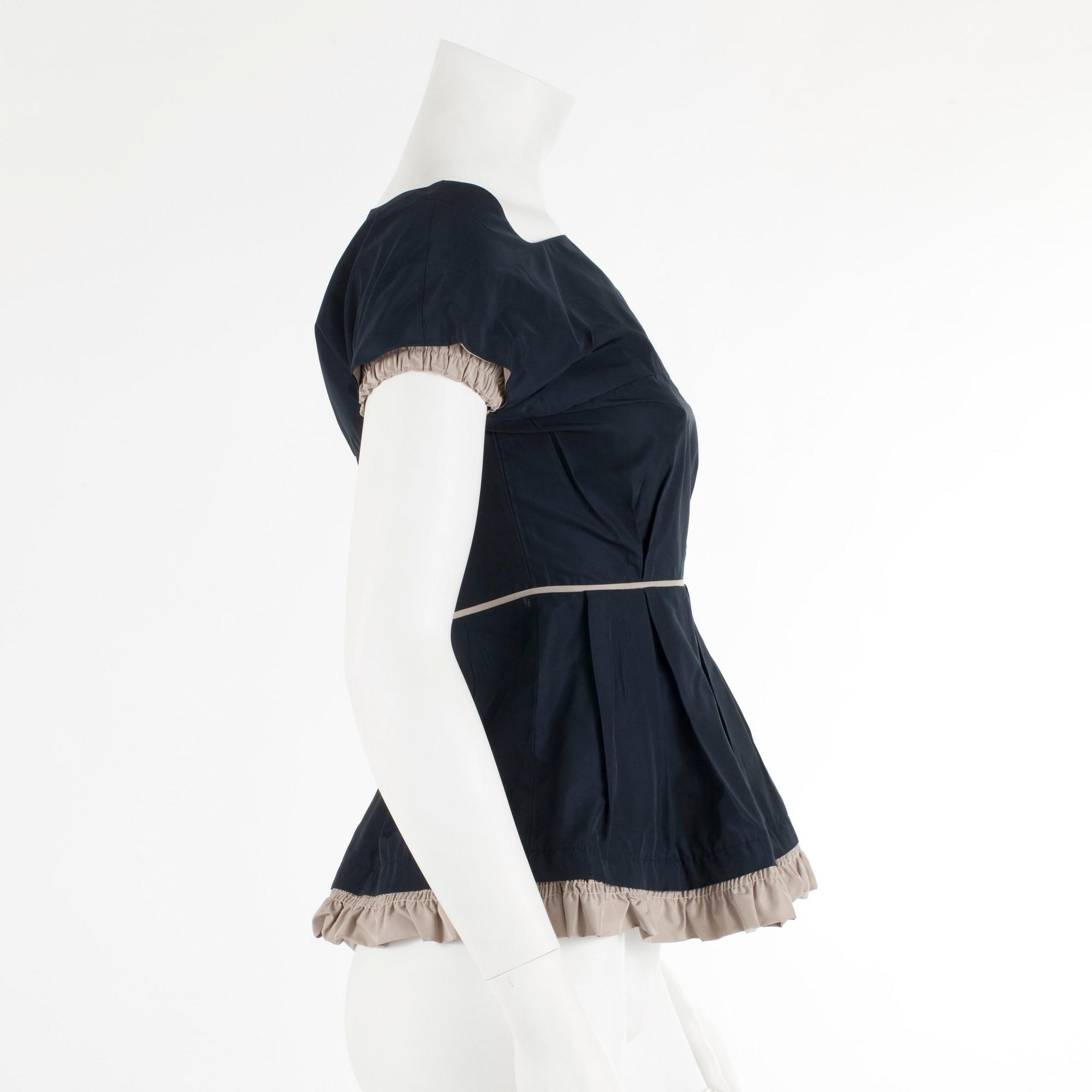 TOP, MIU MIU. Italiensk storlek 38.