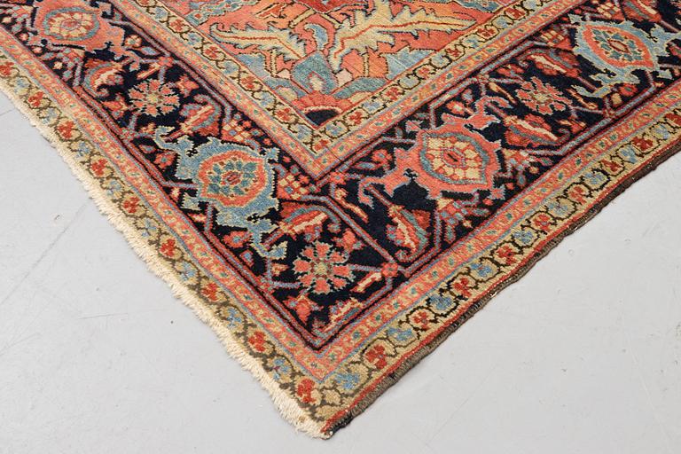 A carpet, semi-antique Heriz, ca 376-373,5 x 267 cm.