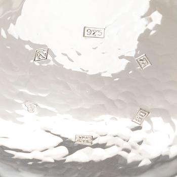 A. Tillander, malja, sterlinghopeaa ja emalia. Turku 2005.