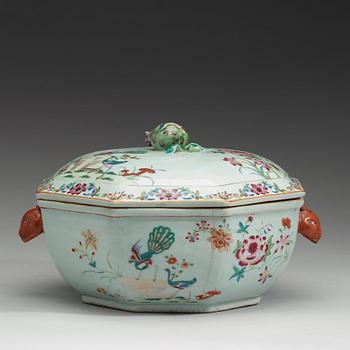 TERRIN med LOCK och FAT, kompaniporslin. Qingdynastin, Qianlong (1736-95).