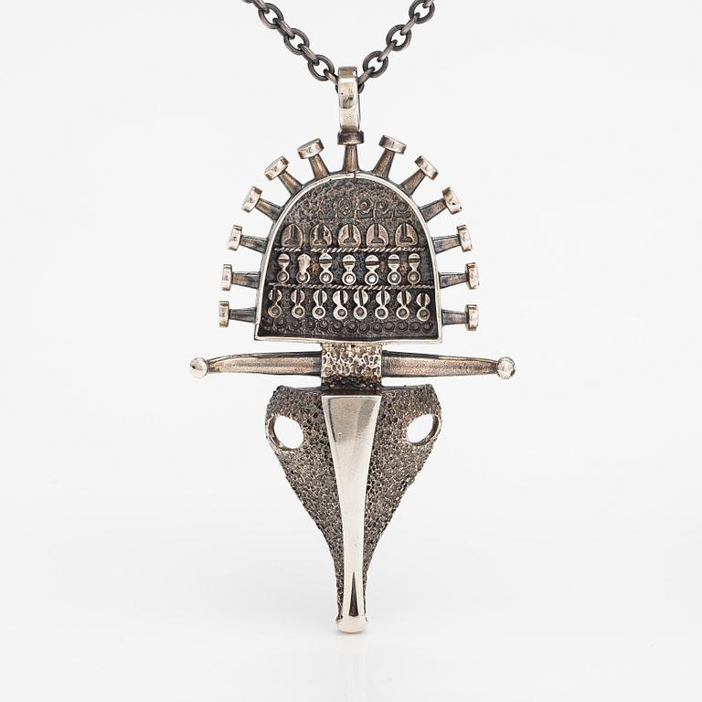 Jorma Laine, A silver necklace OX head". Turun Hopea, Turku.